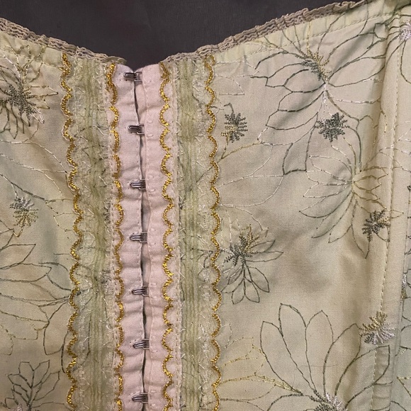 Heart Soul Embroidered Corset Top - Picture 3 of 4